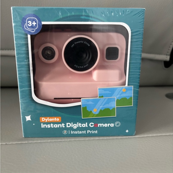 Dylanto Pink Instant Digital Camera - Picture 1 of 5